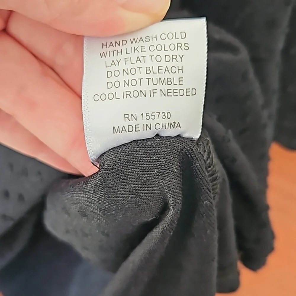 Rose + Olive ladie's black 3/4 split/buttoned sleeve blouse - size 3X NWT - Picture 7 of 8